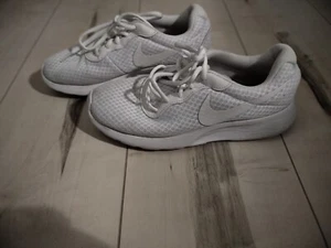 Getragene Nike Tanjun triple-white  US 7 UK 4,5 EU 38 - Bild 1 von 10