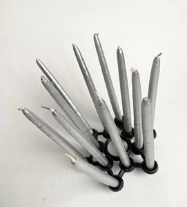 Portacandele a forma di stella in metallo nero Mcm con 12 candele coniche sottili argento - Foto 1 di 11