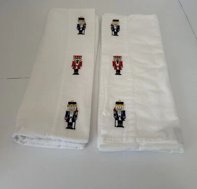 Fundas de almohada Land’s End de franela de 2 horas con soldados de juguete bordados Foto 1 de 4