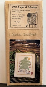 Ewe & Eye & Friends A CROOKED CHRISTMAS Kreuzstichmusterkarte - Bild 1 von 2