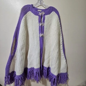 Vintage 70s Bohemian Cottage Grandma Crochet Handmade Fringe Shawl Poncho OSFM - Picture 1 of 10
