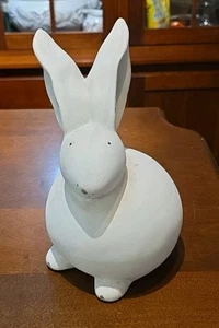 WHITE CLAY SITTING RABBIT GARDEN AND HOME. sjs - Picture 1 of 11