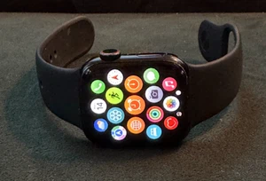 Apple Watch Series 7 A2475 GPS 41mm Black Aluminum Case Unlocked - Photo 1 sur 4