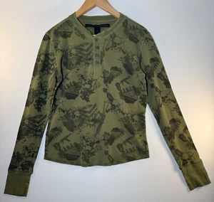 Top donna Our Silent Procession Henley verde medio teschi grunge gotico - Foto 1 di 11