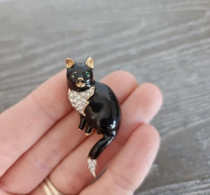 Vtg Kitty Cat Brooch Black Enamel Rhinestone Tail & Chest Green Eyes Pin gift - Picture 1 of 6