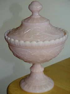 VINTAGE BOX MILK GLASS PORTIEUX FRANCE GLASS DRAGONS COLOR PINK - Picture 1 of 10
