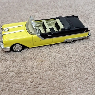 New-Ray Toys 1955 Pontiac Starchief Die-Cast 1:43  - Image 1 of 4