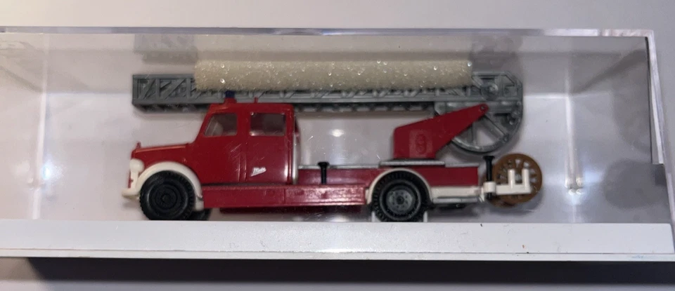 Camión de bomberos Brekina 4031 calibre HO/OO MB con escalera vehículo escala 1:87 nuevo en paquete nuevo en caja Foto 1 de 4