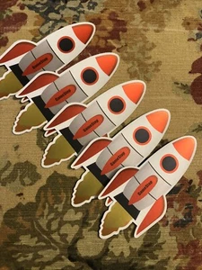 š GameStop Rocket Sticker To The Moon Logo Promo Riflettente Lotto di 5 - Foto 1 di 4