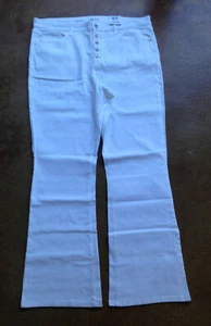 New Style & Co. Women Curvy Fit Boot Leg Button Pants, White, Size 8 - Picture 1 of 2