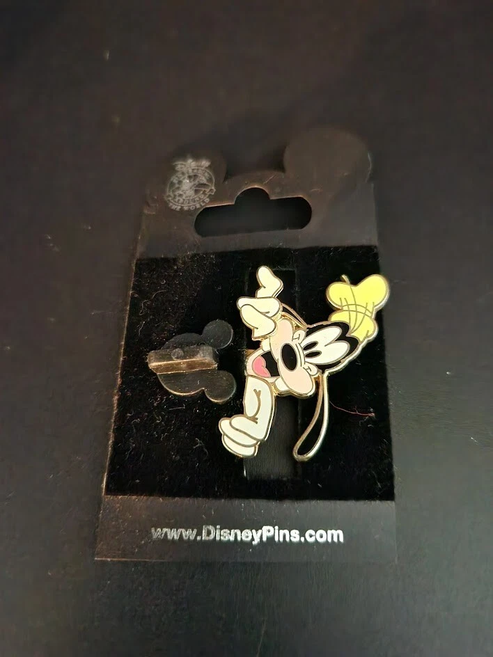 Disney 2008 lanyard Peek a boo pin Goofy - Image 1 of 1