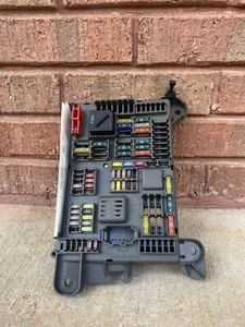 07 08 09 10 11 12 13 BMW X5 ENGINE FUSE BOX TRUNK MOUNTED 518954020A(5999)64D - Picture 1 of 10