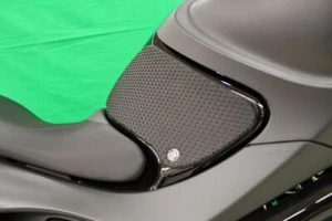 Techspec Suzuki SFV 650 Gladius (2009 - aktuell) SnakeSkin Tankgriffe 62-3009-SS - Bild 1 von 2