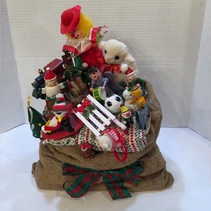 Vintage Weihnachten Weihnachtsmann großer Sackleinen gefüllt mit Holzspielzeug Deko - Bild 1 von 13