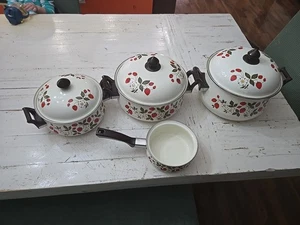 Sheffield Strawberries N Cream 7 Piece Kitchen Pots & Pans Bowl Set Vintage - Picture 1 of 20