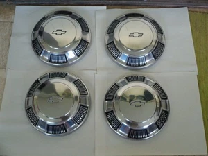 NOS 68 69 70 71 72 Chevy Dog Dish HUB CAP 10 1/2" Set 4 1968 1969 1970 1971 1972 - Foto 1 di 7