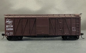 Accurail - Milwaukee Road - 40' S/D O/B Wood Box Car + Wgt # 716966 w/Kadees - Picture 1 of 6