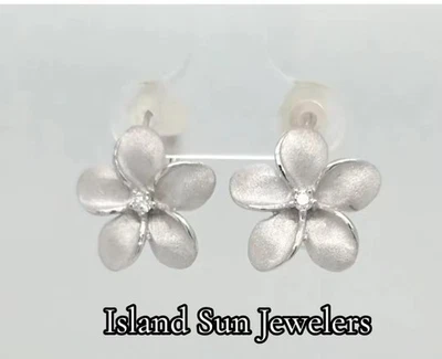 Denny Wong Plumeria 杠杆背耳环,14K 白金,15 毫米 — 第 1/4 张图片