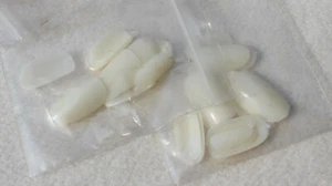 ENORME LOTE DE 200 PAQUETES /20 POR PAQUETE (4000 EN TOTAL) UÑAS FALSAS ARTIFICIALES BLANCAS - Imagen 1 de 2