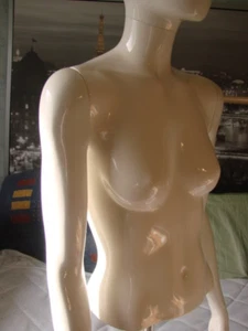 Schaufensterbüste Mannequin Schaufensterfigur Torso Frau - Bild 1 von 4