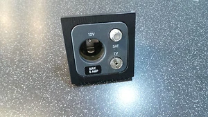 AUTOCARAVANA CARAVANA C-LINE/CBE TOMA 12V + TV AÉREA + SATÉLITE + PLACA FACIAL NEGRA - Imagen 1 de 4