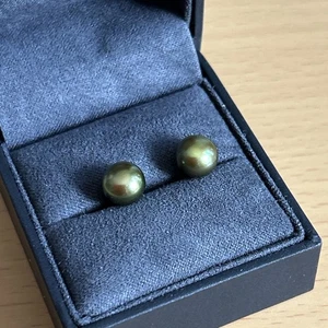 925 Silver Dark Green irredentist Pearl stud earrings - Picture 1 of 6