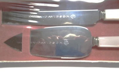 Nuevo Juego de cuchillos y pastel de boda Harley Davidson con mango de perlas - Motociclista raro Foto 1 de 3