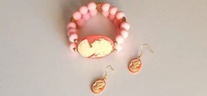 Bracciale orecchini con cammeo doppio filo tondi pietre pasta di corallo rosa - Picture 1 of 14