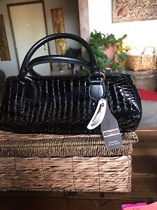 black nwt wine clutch purse Insulated