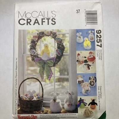 McCall's #9257 Door Wreath,Basket,12 Seasonal Dolls Sewing Pattern Uncut Vintage - Image 1 of 4