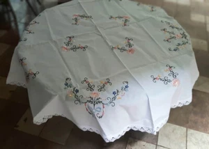 NUOVO Tovaglia Rotonda Ricamata Cotone Uncinetto Taglia Diametro 125 cm 49" - Foto 1 di 9
