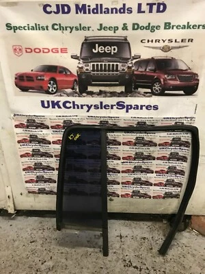 JEEP CHEROKEE KJ OSR VIDRIO PUERTA TRASERA LADO DEL CONDUCTOR TINTE DE MERCADO 2001-08 Foto 1 de 4