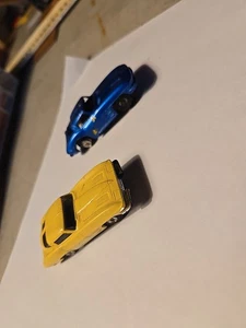 VINTAGE TYCO & AURORA SLOT CARS 2 66 CORVETTE STINGRAYS - Picture 1 of 8