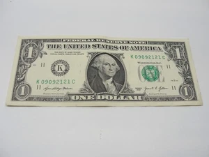 2017A ONE DOLLAR NOTE WITH UNIQUE SERIAL NUMBER FOR YOUR COLLECTION Z2586 - Picture 1 of 3