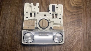 OEM 2006-2010 Volkswagen Jetta OVERHEAD CONSOLE INTERIOR LIGHT LAMP Beige - Picture 1 of 3