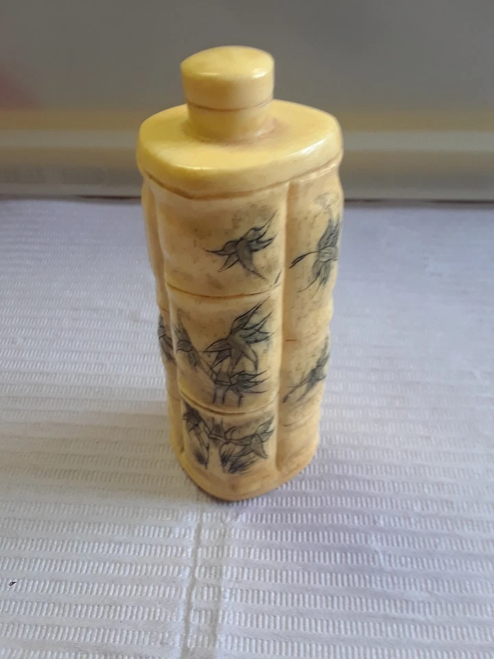 China antique snuff bottle  - Image 1 of 4