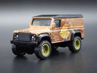 1983-1990 Land Rover Defender 110 Hard Top Batman 1/64 Scala Modellino Auto - Immagine 1 di 4