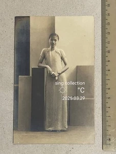OPS 1930's original Chinese lady in cheongsam photo postcard Art Deco background - Picture 1 of 2