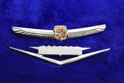 2 Cadilla Hat Pin Lapel Pin Emblem Accessory Badge GM Escalade Seville - Image 1 of 4