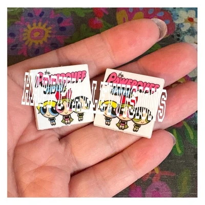 2 Piezas Dibujos Animados POWDER PUFF Niños Niñas Cuentas Focales Hágalo Usted Mismo Plumas+ Foto 1 de 4