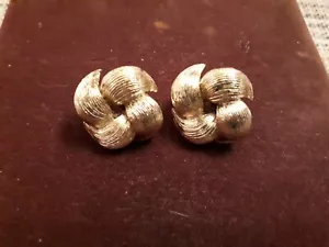 VINTAGE SIGNED ALICE SCREW BACK SILVER COLORED EARRINGS - Picture 1 of 3
