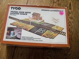 Tyco HO Guage Signal Man with Lighted Shack 925, New in Original Box. - Picture 1 of 4