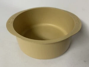 Vintage Chex Mix Bowl Plastic Beige 3-1/2 Quart Microwave Safe Rice Krispy Treat - Picture 1 of 5