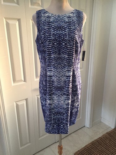 Abito nuovo con etichette Alyx bianco e blu stampa geometrica 14 guaina