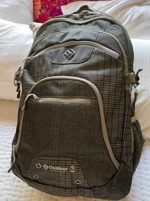 Mochila para computadora portátil de viajeros paquete vectorial de productos al aire libre nueva con etiquetas 37 L a cuadros oliva Foto 1 de 4