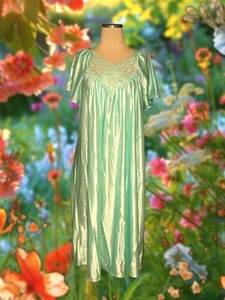 CW CLASSICS Pastel Green SATIN Nightgown LACE Front Short Sleeve Women's Medium - Picture 1 of 9