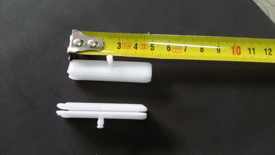 COPPIA 2 PATTINI GUIDA VETRO SCENDENTE PORTE FIAT PANDA DAL 1986 AL 2002 - Image 1 of 1