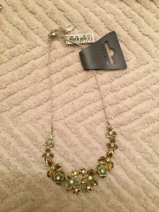 Casa rodante Pillerm diseño danés nuevo collar pastel esmaltado de flores múltiples PILLERM $65 - Imagen 1 de 1