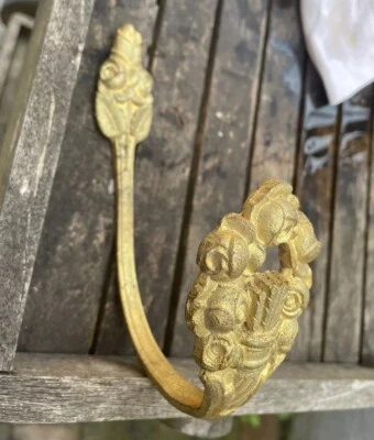 1800 French Gilt Bronze Ormolu Curtain Tie Back Holder Bracket Louis XV Embrace - Image 1 of 4