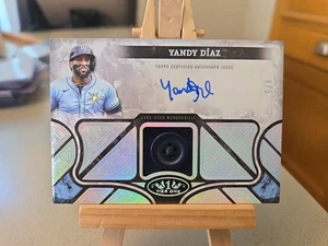 2025 Topps Tier One Yandy Diaz Game Used Button Auto Rays 4/5 Autograph - Bild 1 von 4